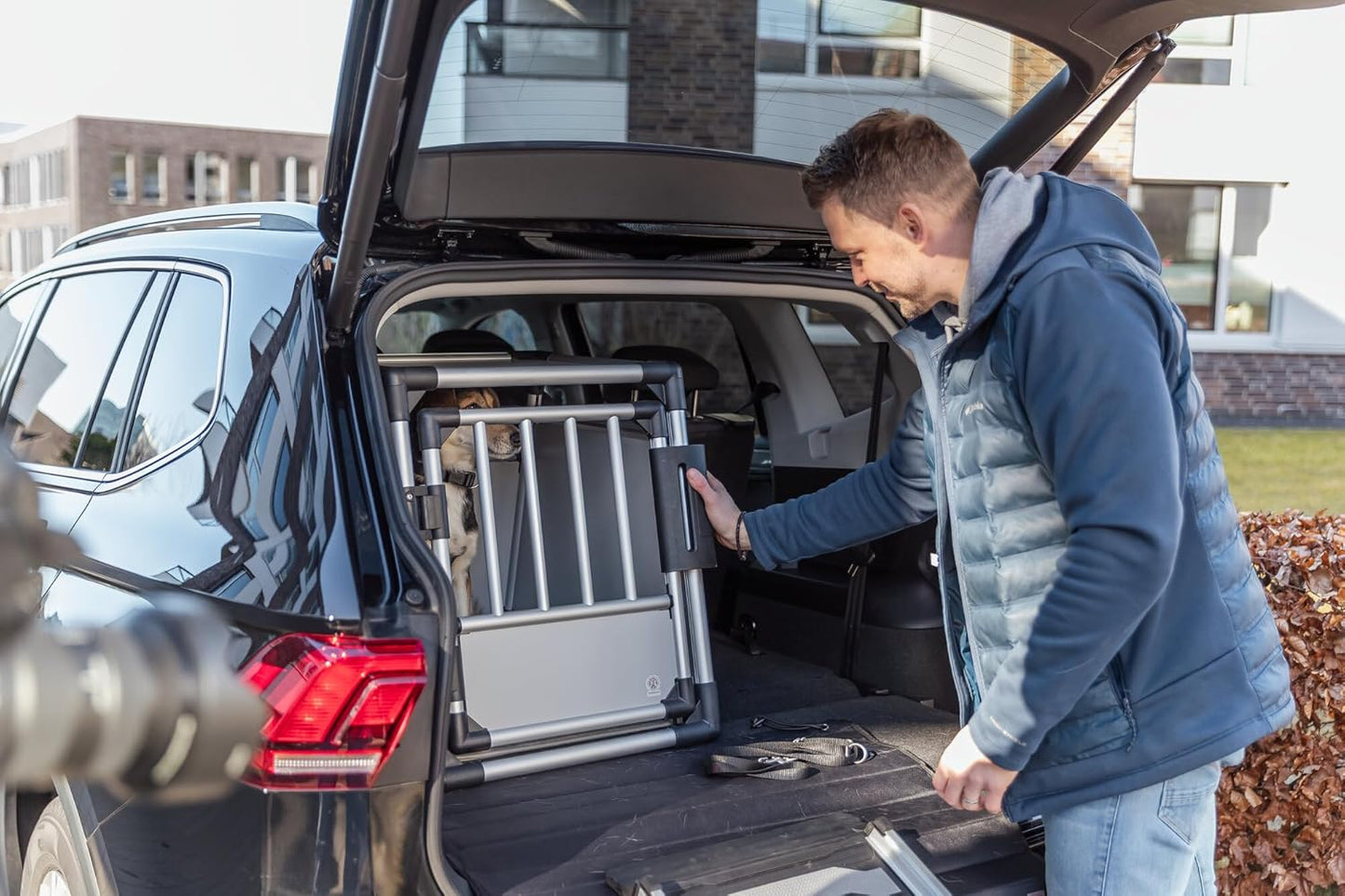 TRIXIE Aluminium-Hundetransportbox (Größe M) – Sicher, Leise & Stabil fürs Auto