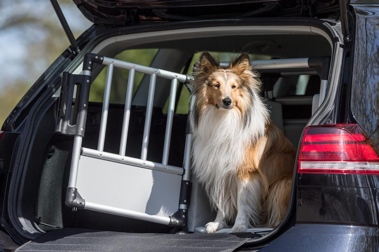 TRIXIE Aluminium-Hundetransportbox (Größe M) – Sicher, Leise & Stabil fürs Auto